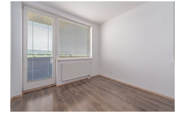 Na predaj 3 izbový byt s balkónom v obci Slovenský Grob  - fotografia 10