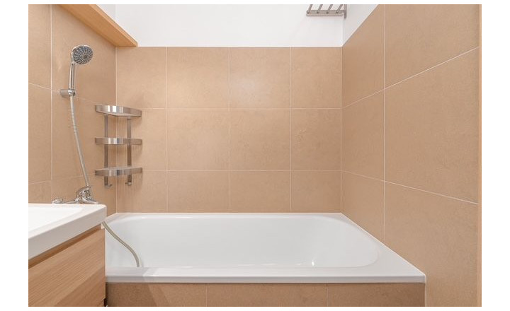 Na predaj 3 izbový byt s balkónom v obci Slovenský Grob  - fotografia 13