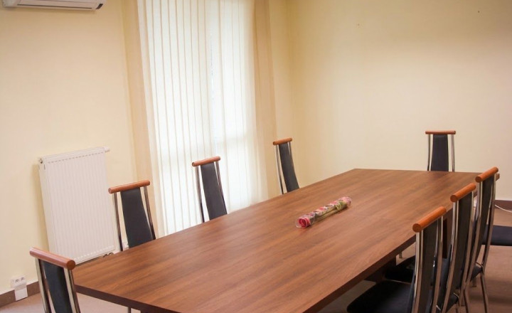 Na predaj mimoriadne reprezentatívny, veľkorysý komerčný priestor v absolútnom centre Bratislavy - fotografia 7