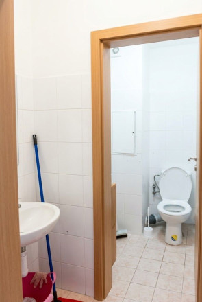 Na predaj mimoriadne priestranný, reprezentatívny veľkometrážny byt na prestížnej adrese Mickiewiczova - fotografia 2