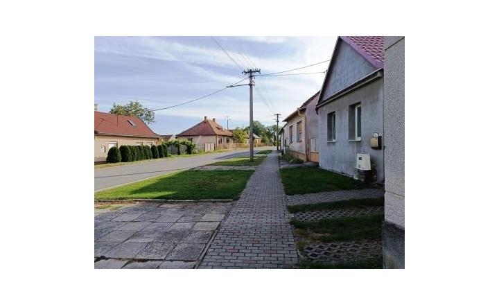 Na predaj starší 5-izbový rodinný dom v obci Jablonica, okres Senica TOP - fotografia 4