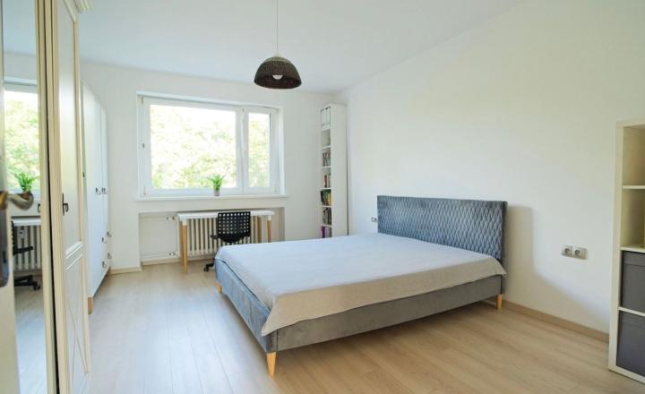 Na predaj priestranný a svetlý 2-izbový byt s balkónom - fotografia 14