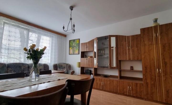 Na  prenájom 3-izbový byt s výmerou 65 m2 na Muškátovej ulici v Bratislave  - fotografia 1