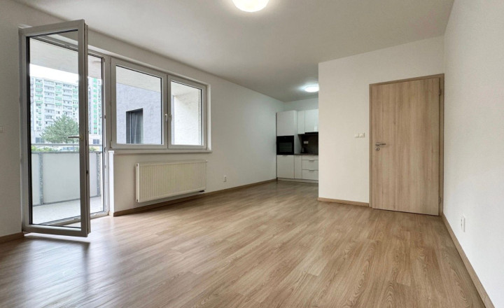 Na prenájom svetlý 2-izbový byt s výmerou a priestranným balkónom 