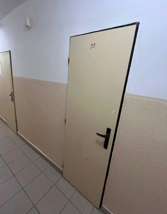 Na predaj priestranný a dobre dispozične riešený 1-izbový byt s loggiou - fotografia 9