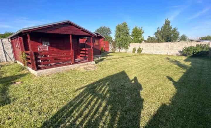 Na predaj pekný, oplotený pozemok v osobnom vlastníctve o výmere 419 m2 - fotografia 3