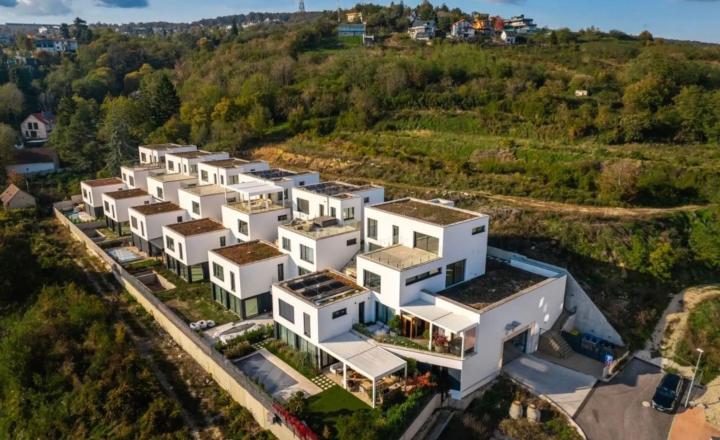 Na predaj 6–7 izbový luxusný dom s úžitkovou plochou 243 m2 TOP - fotografia 1