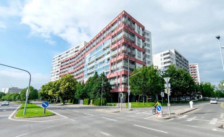 Na predaj priestranný 2-izbový byt v obľúbenom projekte KOLOSEO - fotografia 1