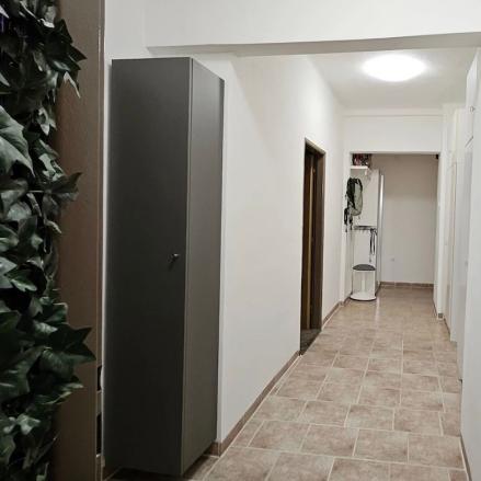 Na predaj priestranný 3-izbový byt s balkónom na obľúbenej Oravskej ulici v Bratislave – Nivy TOP - fotografia 12