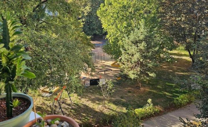 Na predaj priestranný 3-izbový byt s balkónom na obľúbenej Oravskej ulici v Bratislave – Nivy TOP - fotografia 16