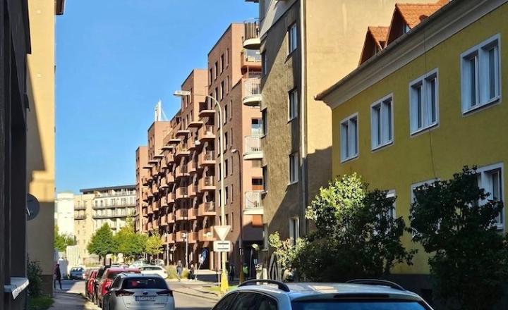 Na predaj priestranný 3-izbový byt s balkónom na obľúbenej Oravskej ulici v Bratislave – Nivy TOP - fotografia 25