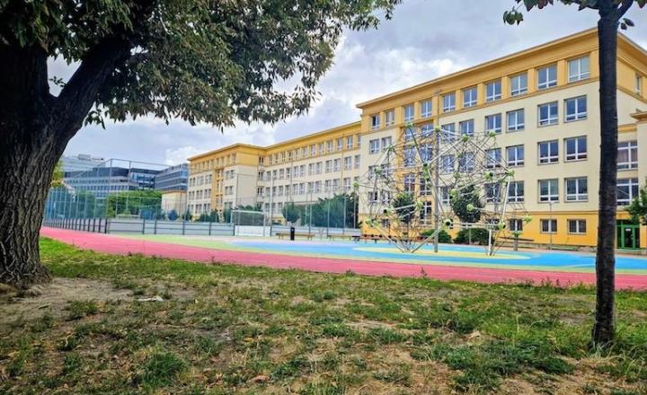 Na predaj priestranný 3-izbový byt s balkónom na obľúbenej Oravskej ulici v Bratislave – Nivy TOP - fotografia 30