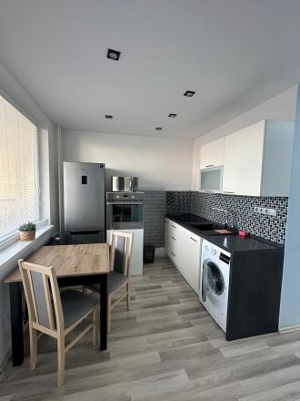 Na prenájom svetlý a zariadený 1 izbový byt o celkovej výmere 32m2 s lodžiou - fotografia 1