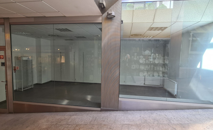Obchodný priestor v pasáži 23,07m2 - predajňa, showroom, klientske centrum, Obchodná, BAI