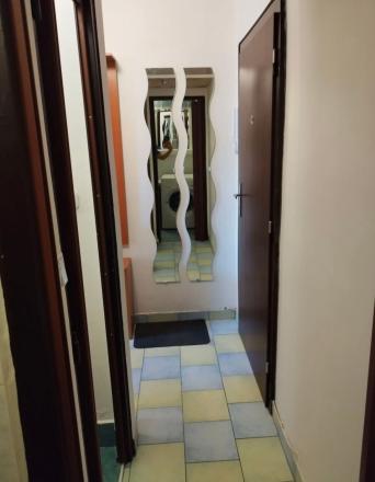 Na predaj priestranný 2-izbový byt s dvomi loggiami - fotografia 7