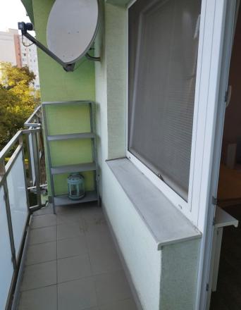 Na predaj priestranný 2-izbový byt s dvomi loggiami - fotografia 14