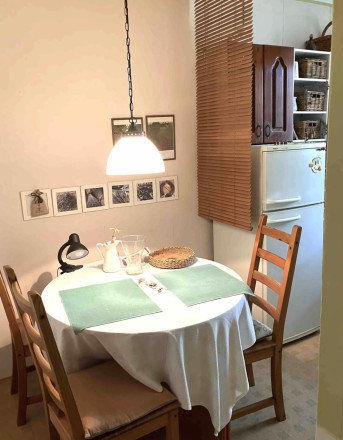 Na prenájom kompletne zariadený byt s výmerou 48 m2  - fotografia 3