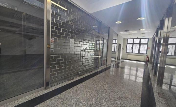 Obchodné priestory v pasáži na Obchodnej ulici, BA1 vhodné na predajňu, showroom, klientske centrum - fotografia 1