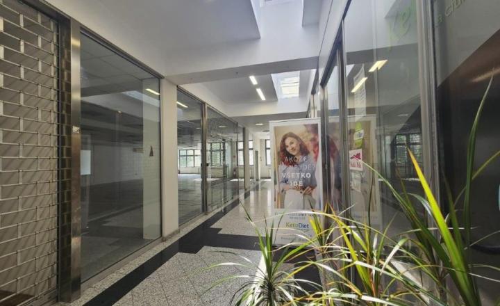 Obchodné priestory v pasáži na Obchodnej ulici, BA1 vhodné na predajňu, showroom, klientske centrum - fotografia 4