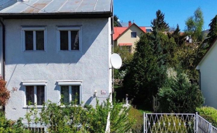 Na predaj rodinný dom na jednej z najžiadanejších adries bratislavskej Koliby  - fotografia 1