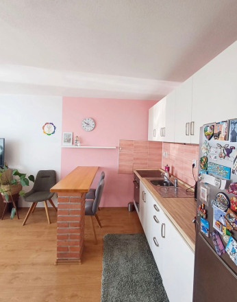  Na prenájom útulný a kompletne zariadený 1-izbový byt s rozlohou 40 m2 - fotografia 3