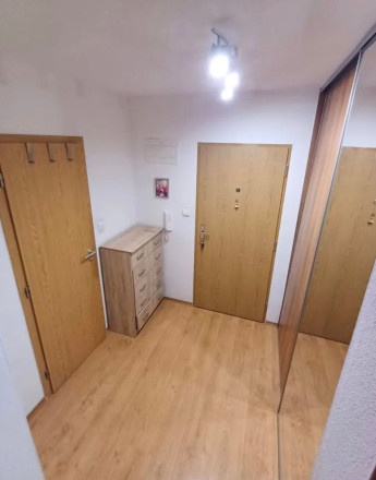  Na prenájom útulný a kompletne zariadený 1-izbový byt s rozlohou 40 m2 - fotografia 11
