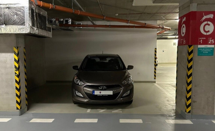  Na predaj priestranné dvojité parkovacie miesto v obľúbenom projekte CityPark Ružinov TOP