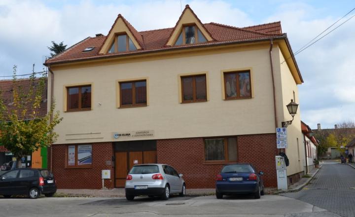 Na prenájom priestranný 1-izbový byt o výmere 54 m2 - fotografia 1