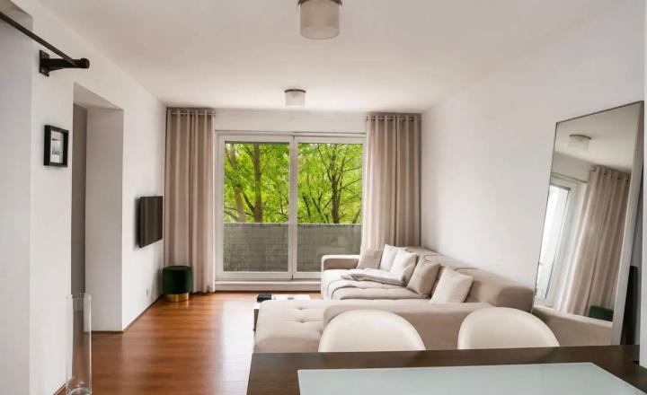 Na prenájom elegantný, nadštandardne priestranný 2-izbový byt s výmerou 80 m2 