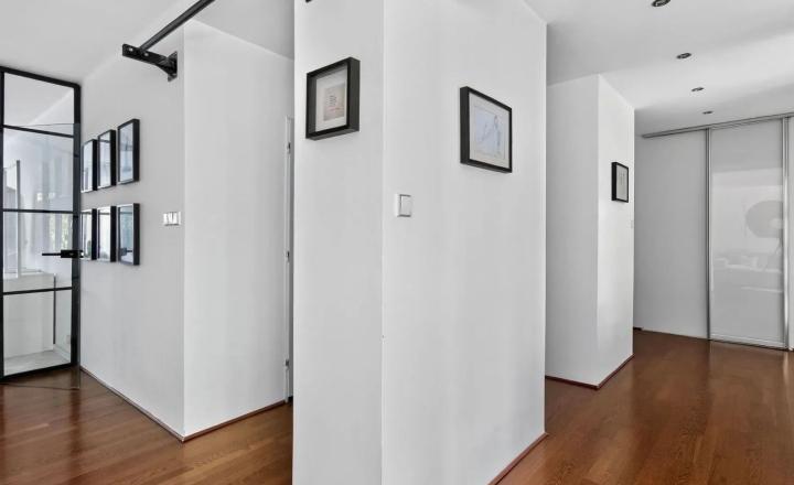 Na prenájom elegantný, nadštandardne priestranný 2-izbový byt s výmerou 80 m2  - fotografia 2