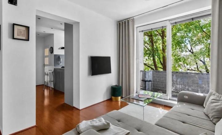 Na prenájom elegantný, nadštandardne priestranný 2-izbový byt s výmerou 80 m2  - fotografia 8