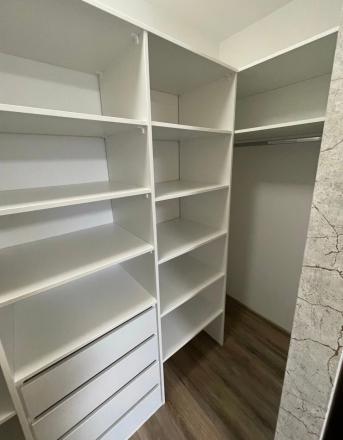 Na prenájom priestranný, zrekonštruovaný a kompletne zariadený 2-izbový byt s výmerou 58 m2  - fotografia 3