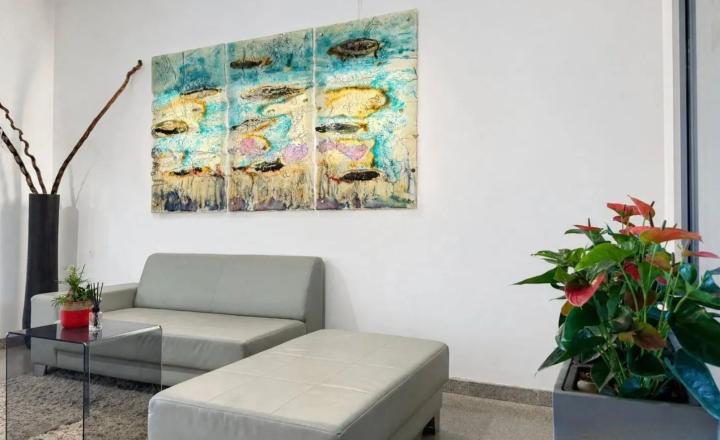 Na prenájom priestranný, nadštandardný a kompletne zariadený 2-izbový byt - fotografia 19