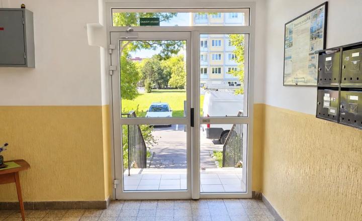 Na predaj priestranný 2-izbový byt s výmerou 61 m2 - fotografia 7