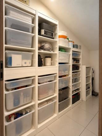 Na predaj priestranný 3-izbový byt s vlastnou záhradou, terasou a parkovaním - fotografia 15