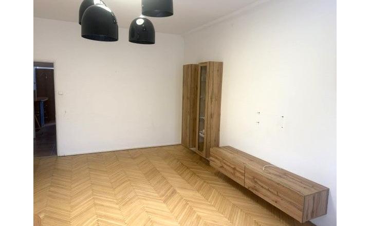 Na predaj priestranný 3,5-izbový byt s loggiou, 82,64 m² – Zimná ulica, Bratislava - fotografia 1